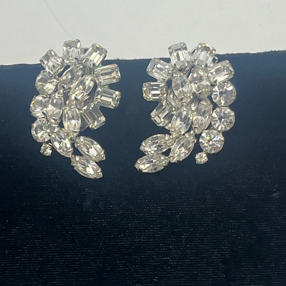 Vintage 1950-60’s Clear Crystal Cluster Earrings in Silver-Tone Clip On Marquise